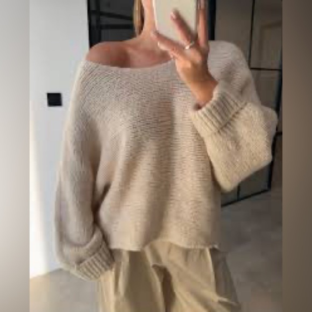 Abercrombie & Fitch Women's Cream Scoop Neck Sweater